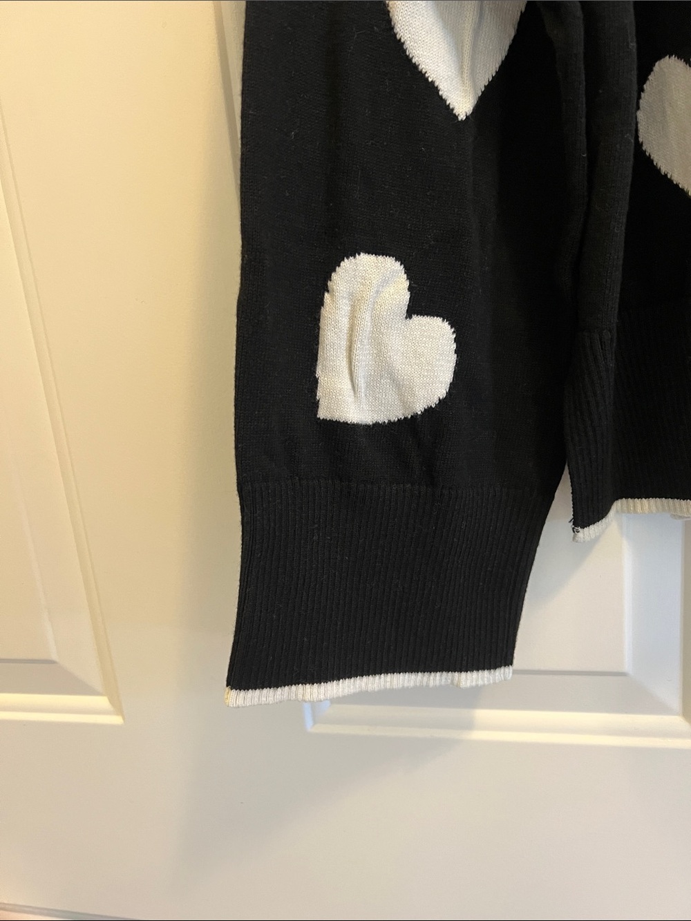 kate spade Black Sweater with White Heart Motif Crewneck size X Small - Picture 3 of 5